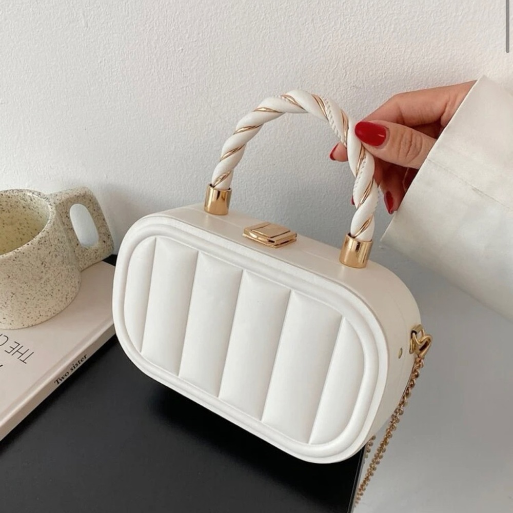 SHEIN mini quilted chain box bag